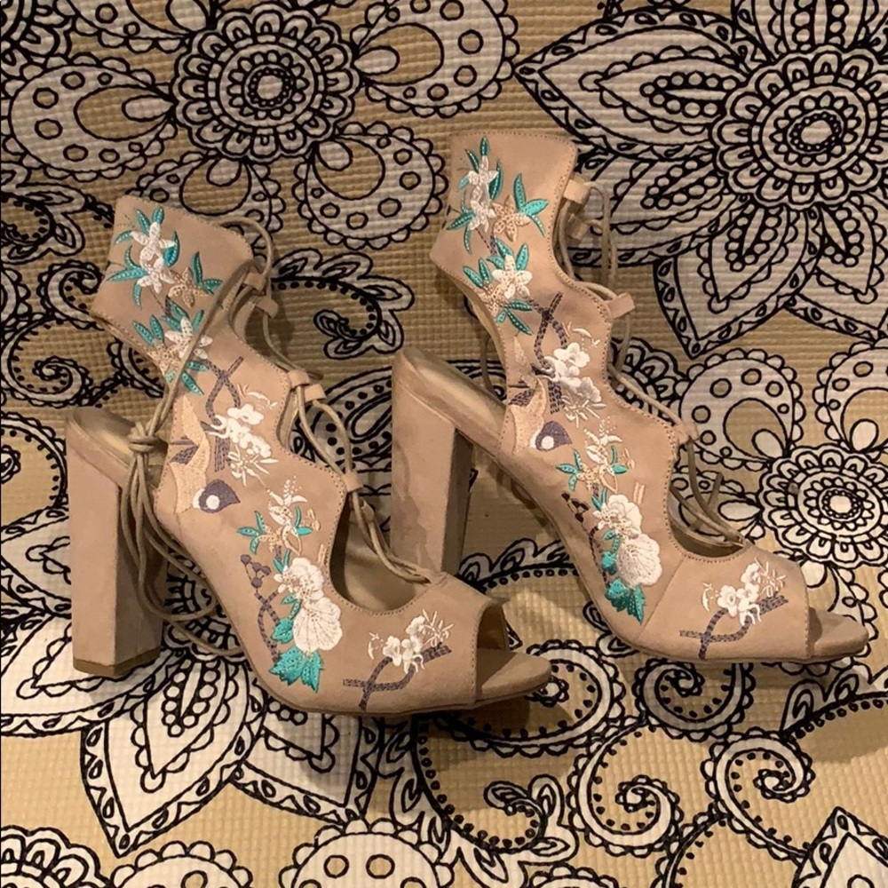 Lace up 3inch block heels with flowers